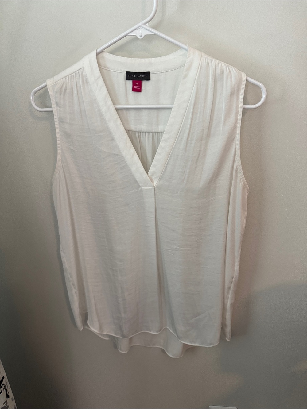 Vince Camuto Ivory Sleeveless V-Neck Camisole